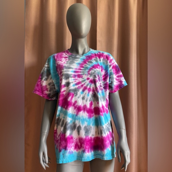 Gildan Tops - Gildan Large Pink and Blue Tie-Dye Short Sleeve Tee Vibrant GUC ❄️